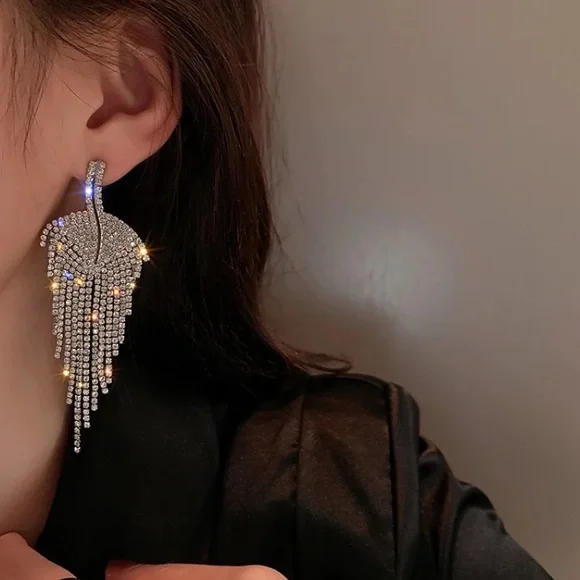 ⭐️ Rhinestone Long Leaf Earrings - Picture 2 of 4